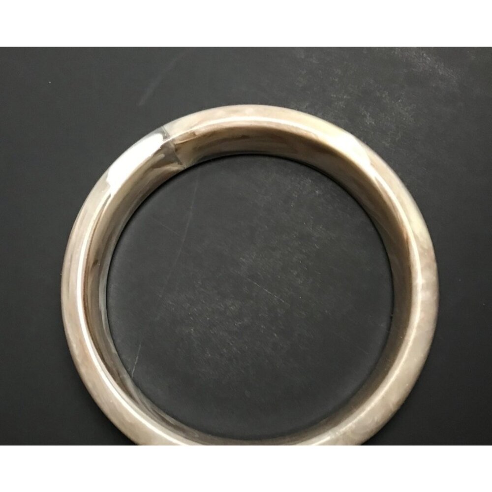Vintage Marbled Translucent Lucite Bangle Bracelet in White and Metallic Gold - Picture 6 of 6
